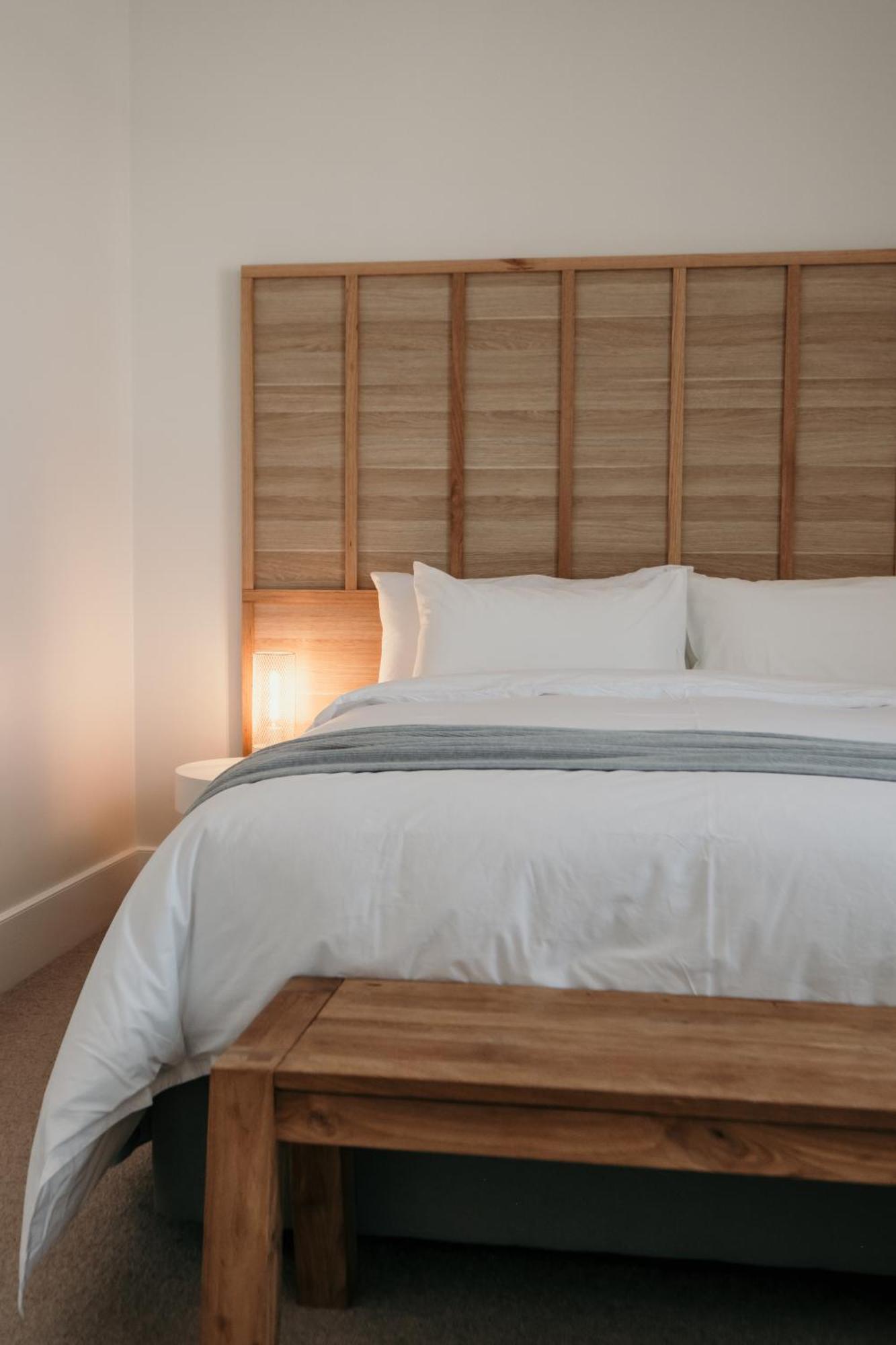 The Oak & Anchor Hotel Порт-Фейри Экстерьер фото A bed with a duvet