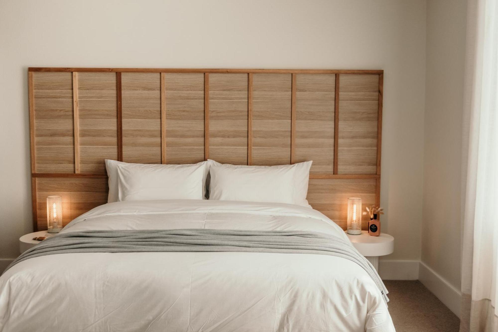 The Oak & Anchor Hotel Порт-Фейри Экстерьер фото A bed with a headboard