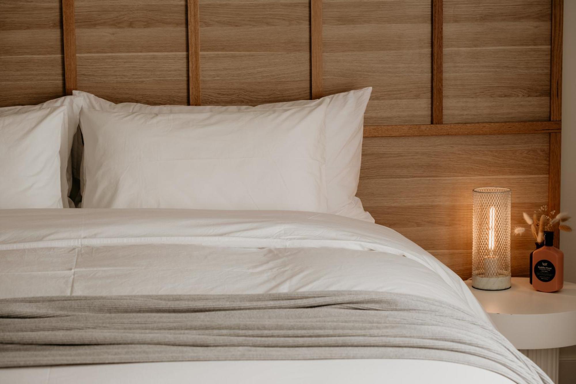 The Oak & Anchor Hotel Порт-Фейри Экстерьер фото A bed with a duvet