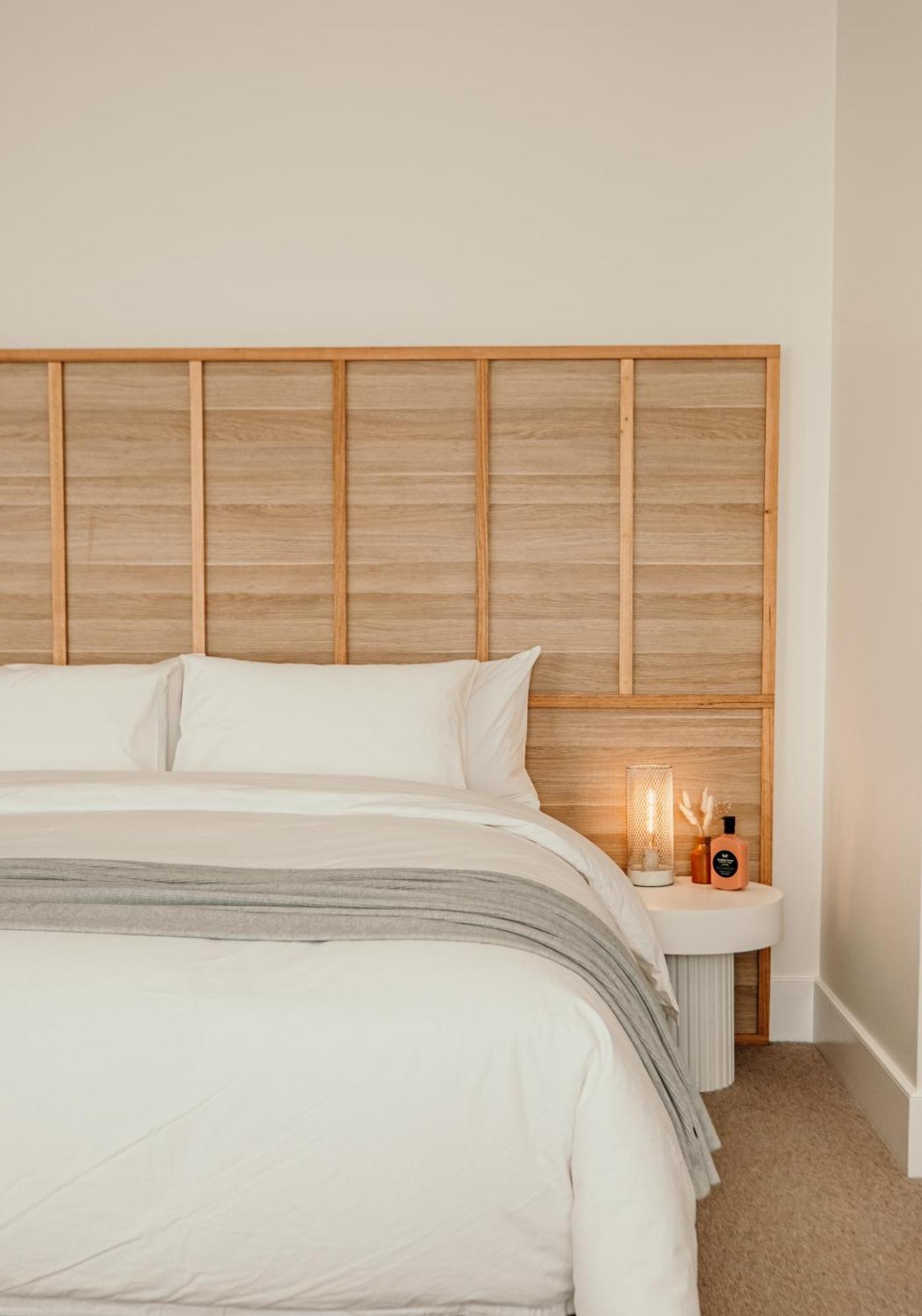The Oak & Anchor Hotel Порт-Фейри Экстерьер фото A bamboo headboard