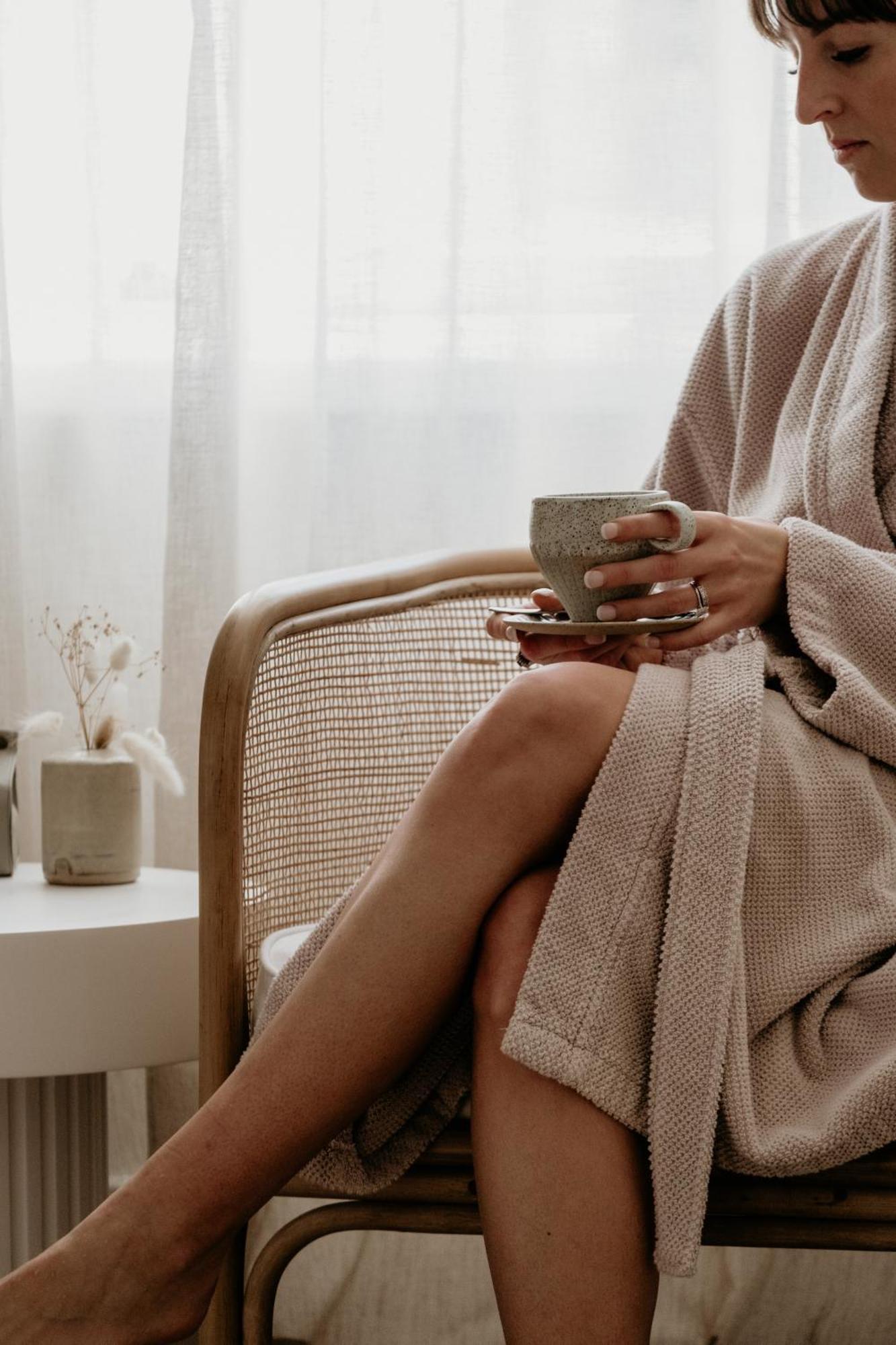 The Oak & Anchor Hotel Порт-Фейри Экстерьер фото A woman wearing a bathrobe
